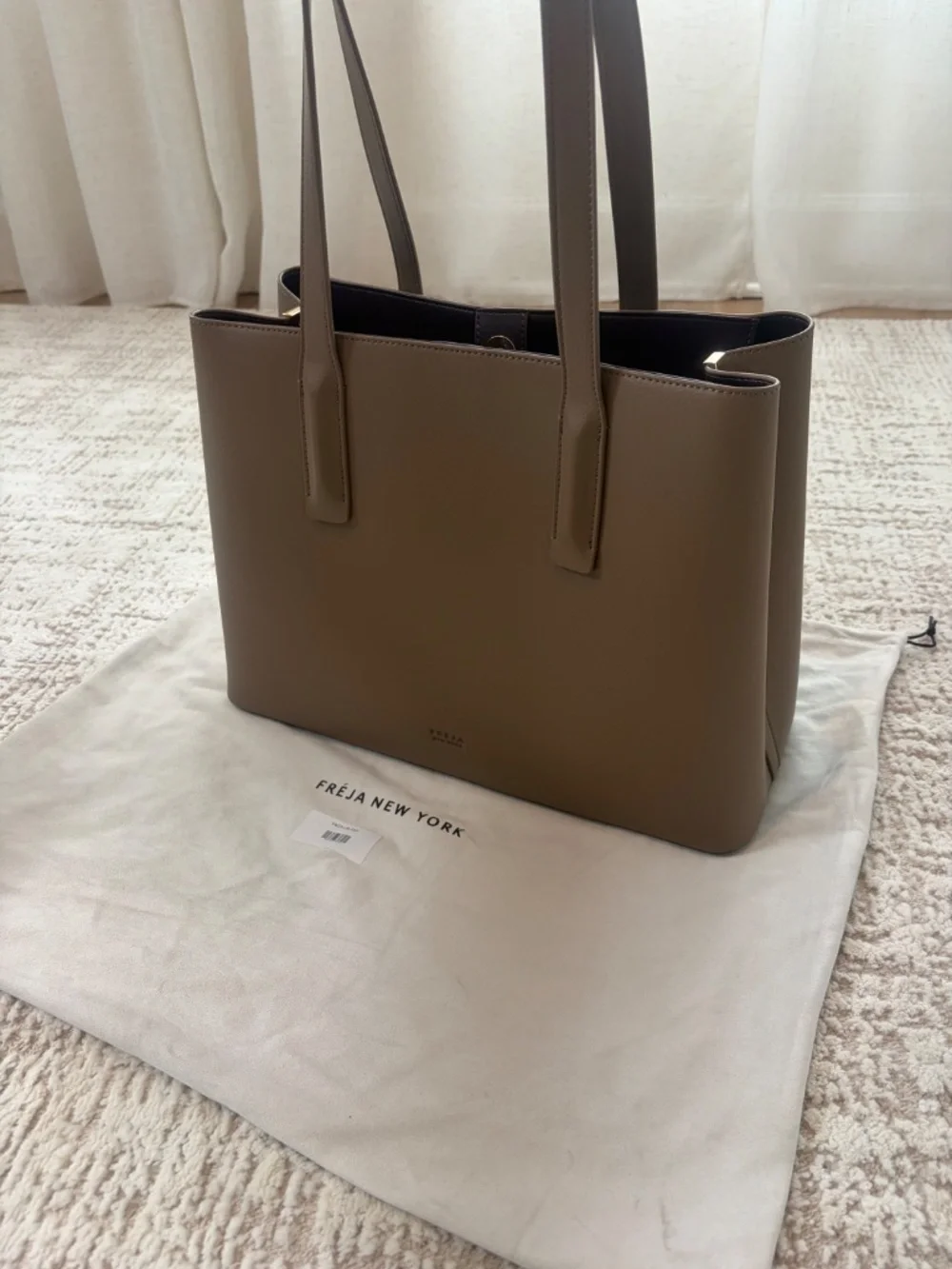 Freja New York Linnea Tote Bag Taupe Vegan Leather NWOT With Dust Bag R$318